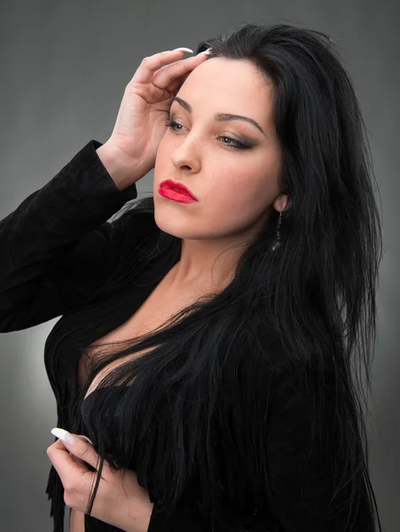 Szexi nő fekete ruhás portréja — Stock Fotó