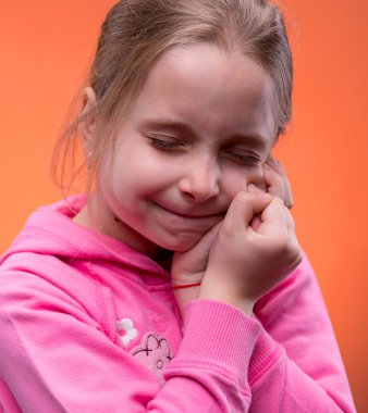 diş ağrısı acı kız