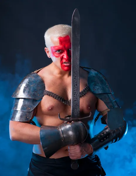 Cavaleiro com uma espada — Fotografia de Stock