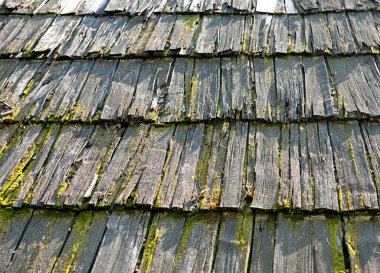 Eski ahşap çatı kiremitleri