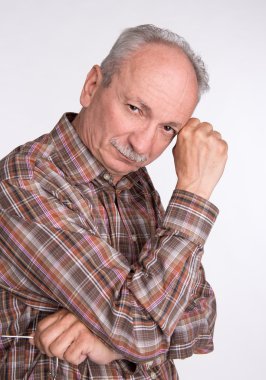 Yakışıklı son sınıf öğrencisinin portresi.