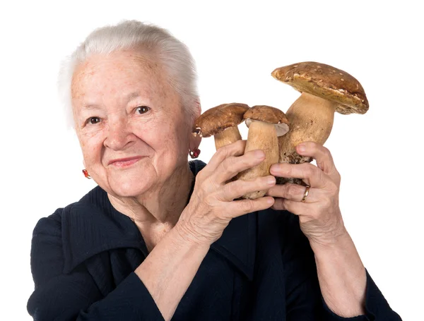 Stara kobieta z pieczarkami w ręce — Zdjęcie stockowe