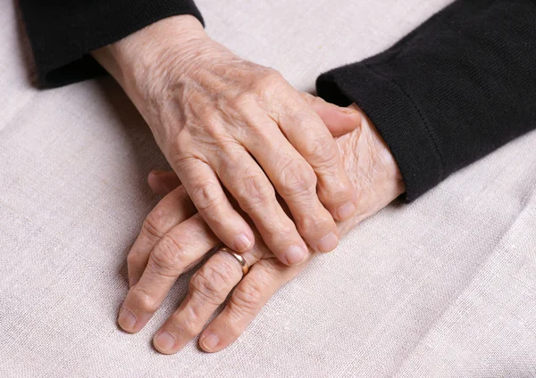 老妇人的手 — 图库照片