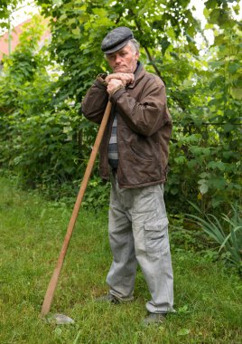 poorsad çiftçi bir çapa ile