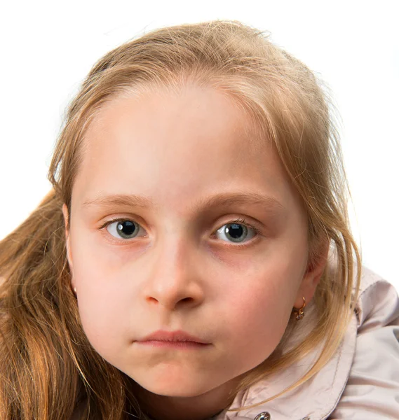 Close-up retrato de menina séria — Fotografia de Stock