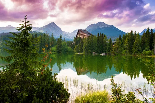 Lago di montagna Strbske pleso, Alti Tatra, Slovacchia Fotografia Stock