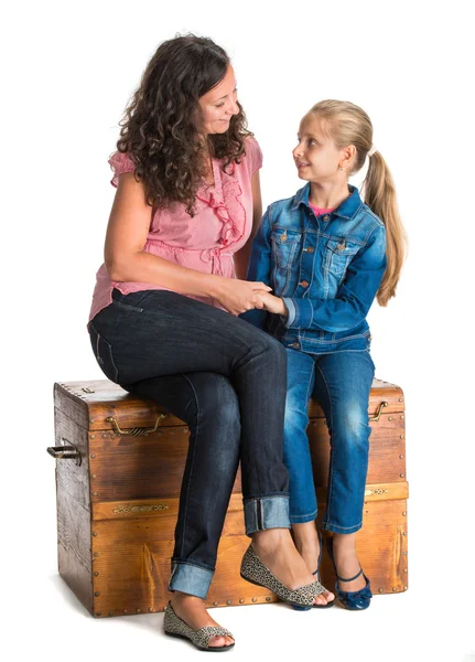 Smiling mother and daughter looking into each other — Stock Photo, Image