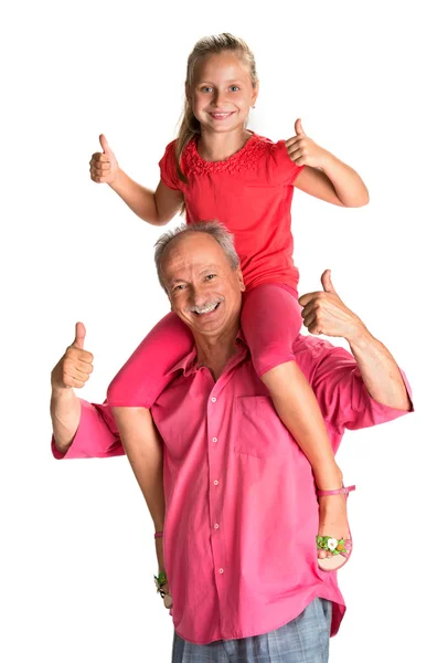 Retrato de una niña disfrutando de paseo a cuestas con su gran — Foto de Stock