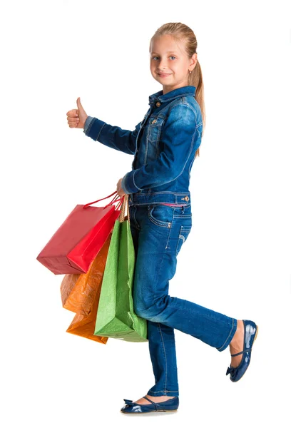 Jolie fille avec des sacs à provisions — Photo