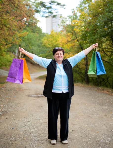 Woman with shopping bags in the street — Stock Photo, Image