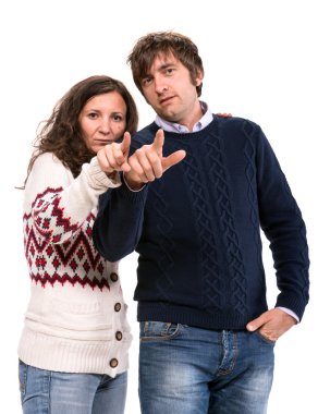 erkek ve kadın kameraya dönük