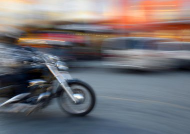 motosikletçi Street'te hareket