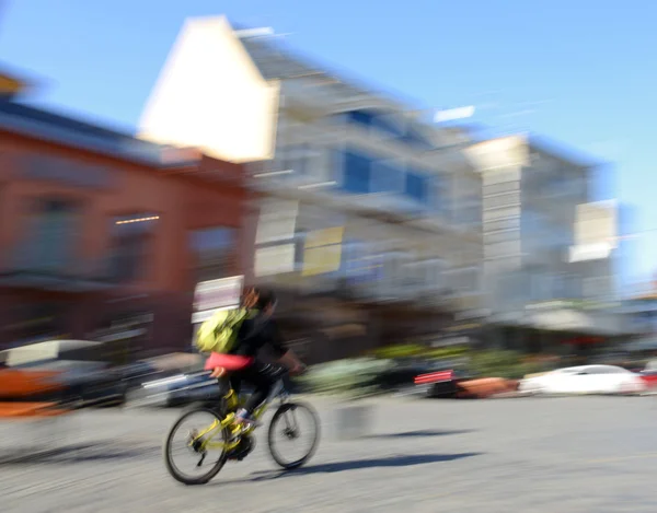 Cyclist in motion going down the street — Stock Photo, Image