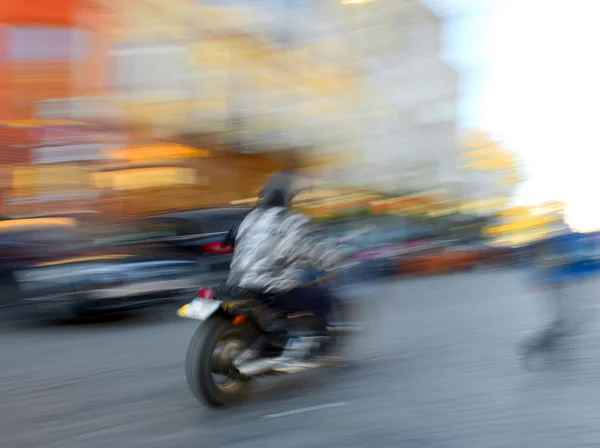 Motorcyclist in motion going down the street — Stock Photo, Image