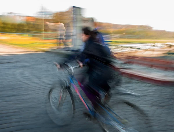 Cyclist in motion going down the street — Stock Photo, Image