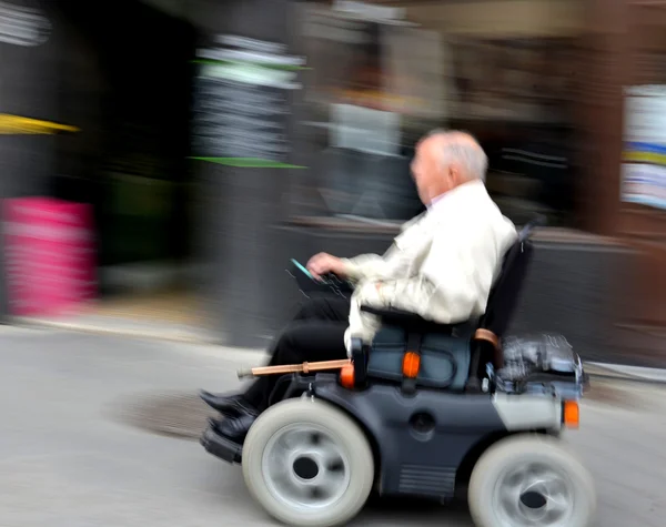 Neplatné člověka na vozíku — Stock fotografie