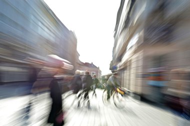 人工の果物で飾られたファサードのビュー
