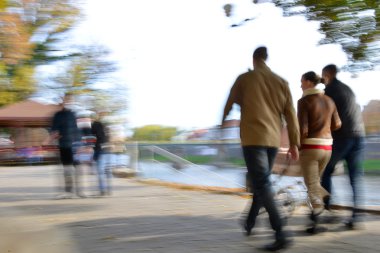 insanların, şehrin sokaklarında