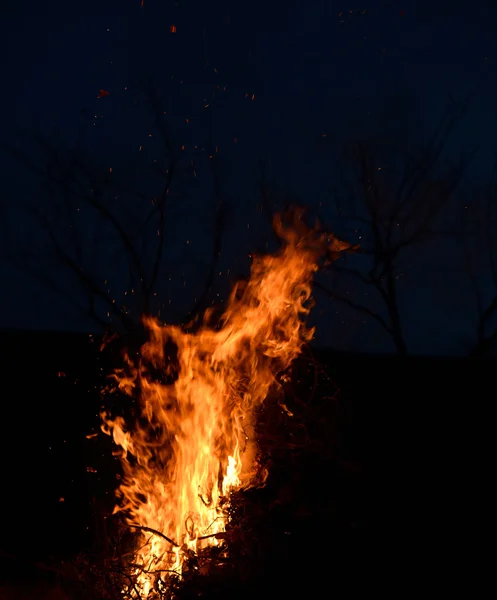 Hořící stoh sena — Stock fotografie