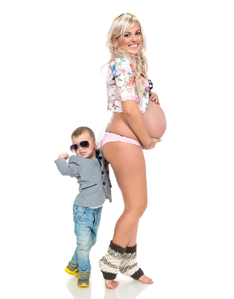 怀孕的女人和儿子 — 图库照片