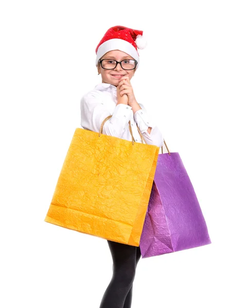 Bella ragazza in cappello di Babbo Natale con borse della spesa — Foto Stock