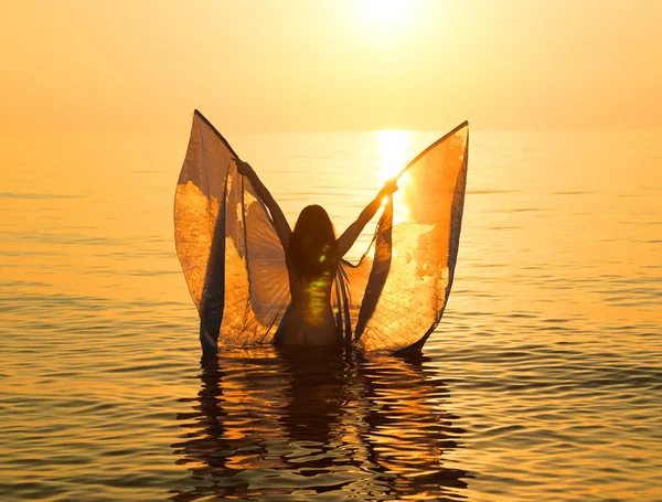 Silhouette von nackten Mädchen — Stockfoto