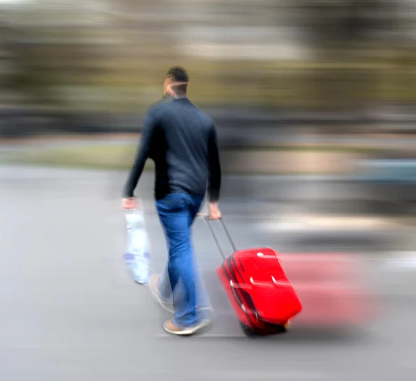 Uomo con valigia — Foto Stock