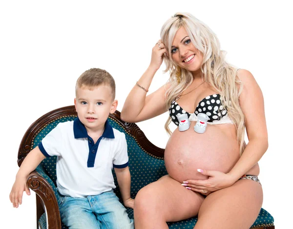 怀孕的女人和儿子 — 图库照片