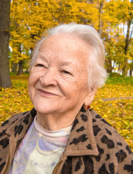 Retrato de mulher velha — Fotografia de Stock