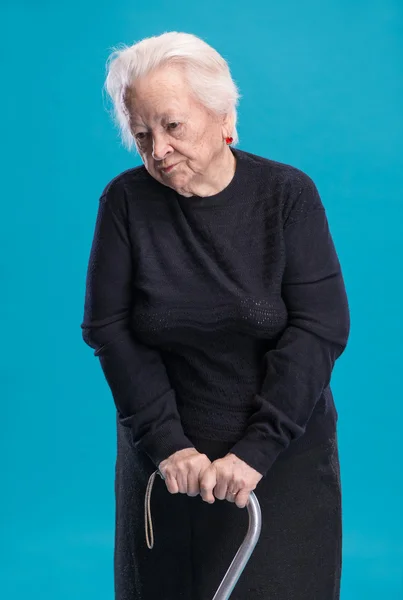 Vecchia donna triste — Foto Stock
