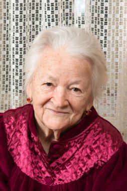 Yaşlı kadın.