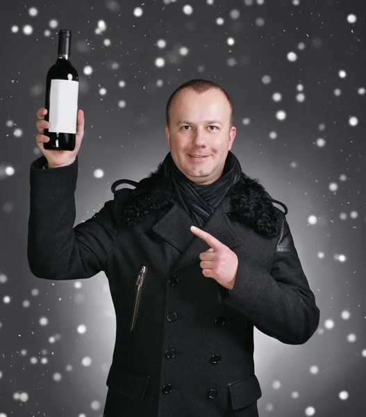 Mann mit Flasche Wein — Stockfoto