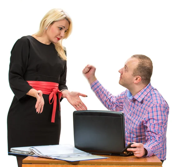 Homem de negócios irritado gritando com seu assistente — Fotografia de Stock