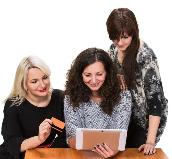 Trzy uśmiechający się kobiety z komputera typu tablet — Zdjęcie stockowe
