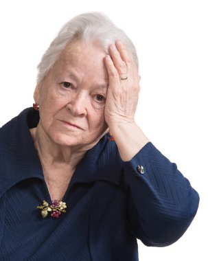 yaşlı kadın baş ağrısı muzdarip