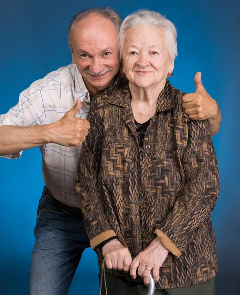 Senior zoon met oude moeder — Stockfoto