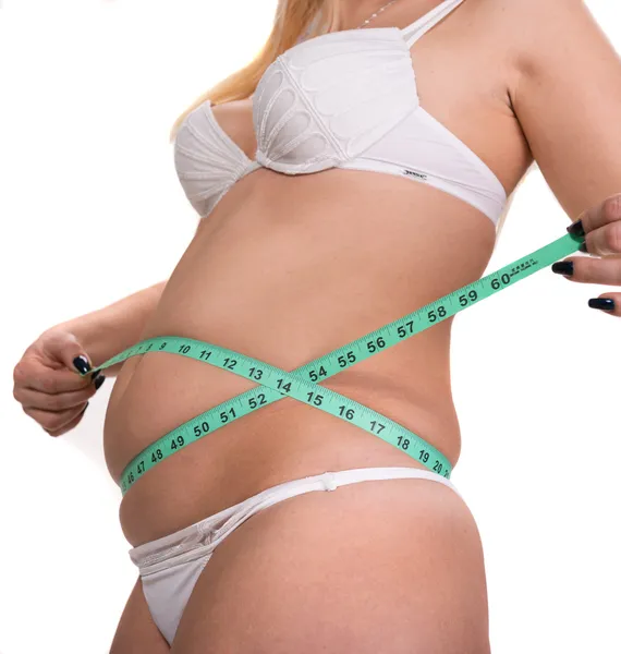 Mujer con sobrepeso midiendo cintura con centímetro —  Fotos de Stock