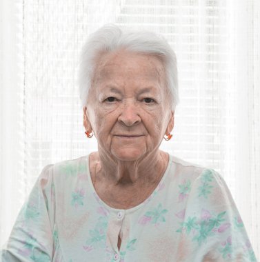 yaşlı kadın portresi