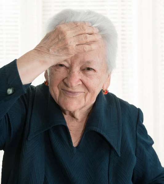 Oude vrouw — Stockfoto