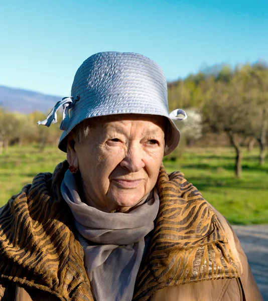 Retrato de mulher velha — Fotografia de Stock