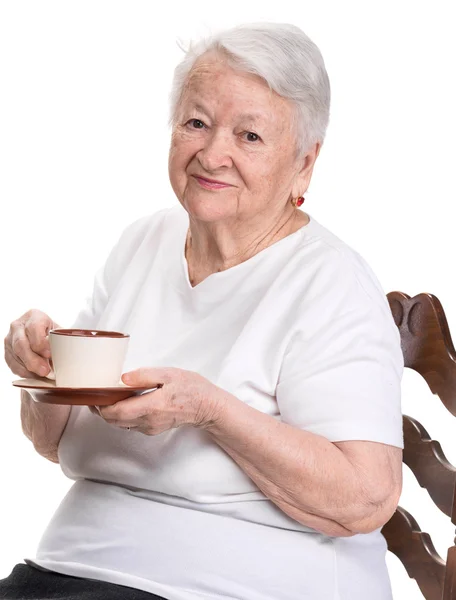 Mulher velha desfrutando de café ou xícara de chá — Fotografia de Stock