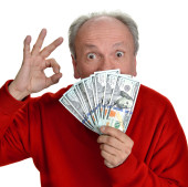 šťastný starší muž, který držel dolarové bankovky