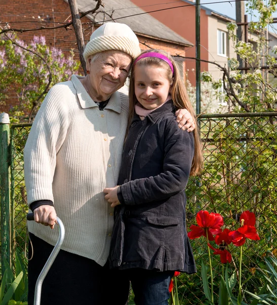 Mormor och barnbarn — Stockfoto