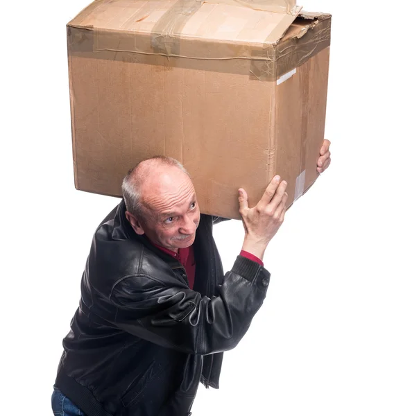 Senior man carries a heavy box — Stock Photo, Image