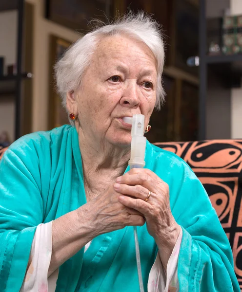 Old woman making an inhalation — Stock Photo, Image
