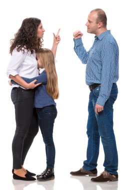 üzgün görünümlü kız mücadele ailesi ile