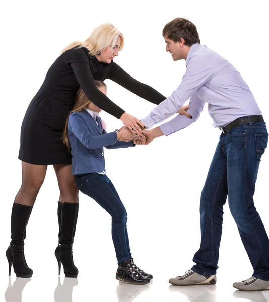 Triest uitziende meisje met haar vechten ouders — Stockfoto