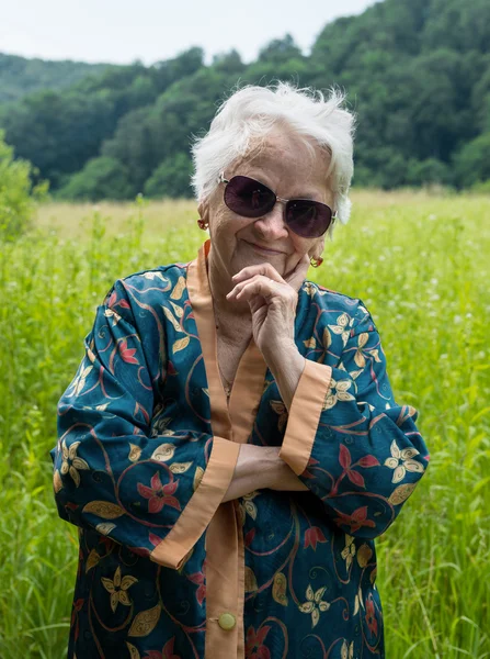 오래 된 웃는 여자 — 스톡 사진