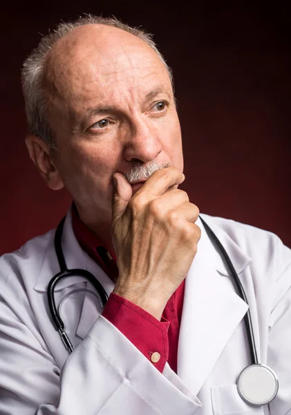 Médico com estetoscópio — Fotografia de Stock