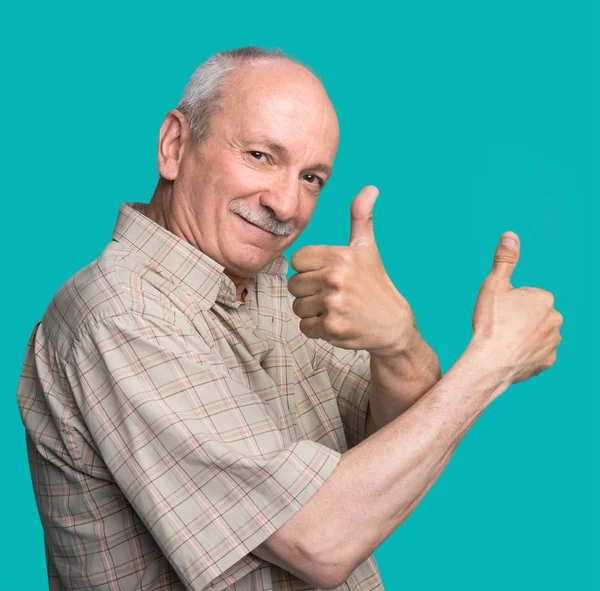 Senior mannen visar ok tecken — Stockfoto
